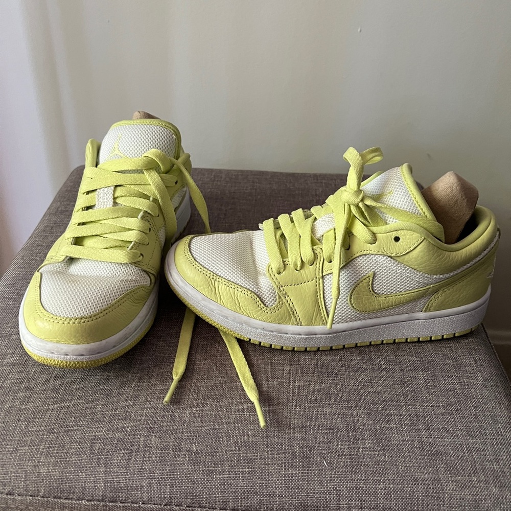 WMNS AIR JORDAN 1 LOW SE
"Limelight